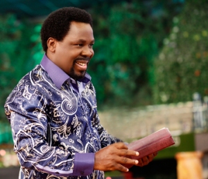 Prophet T.b. Joshua at The Synagogue Church of All Nations preaching God's Word.